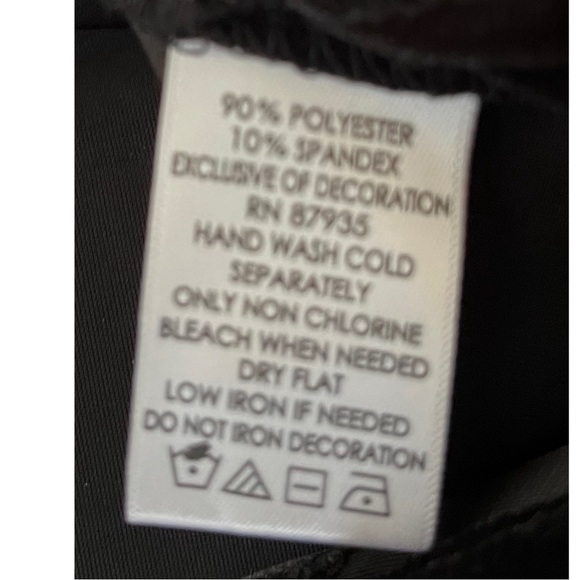 Susan Graver Women’s Black Velour and Gold Embellishment V-Neck Top Size 1X - Picture 4 of 5